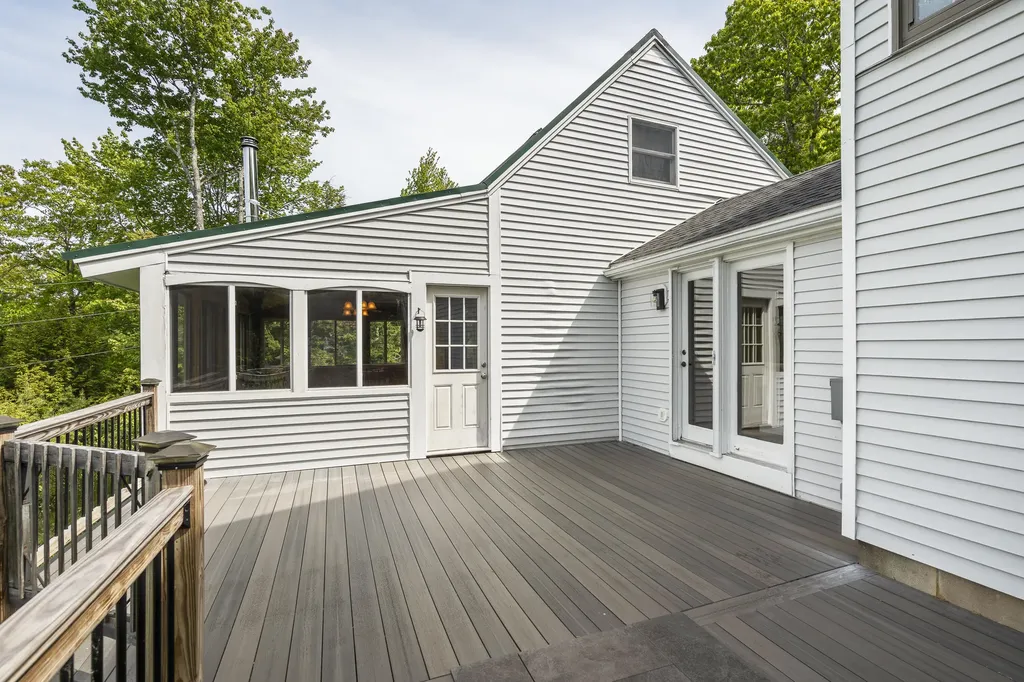 26 Squiers Alley Nobleboro ME 04555