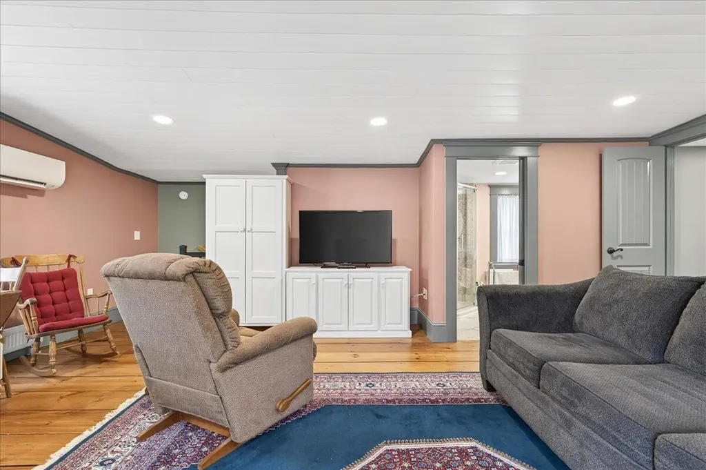 279 W Broadway Bangor ME 04401