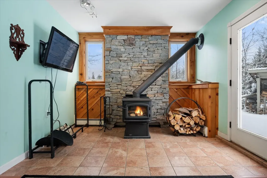 36 Comins Lane Eddington ME 04428