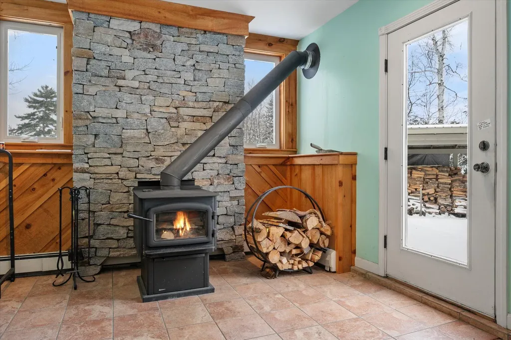 36 Comins Lane Eddington ME 04428