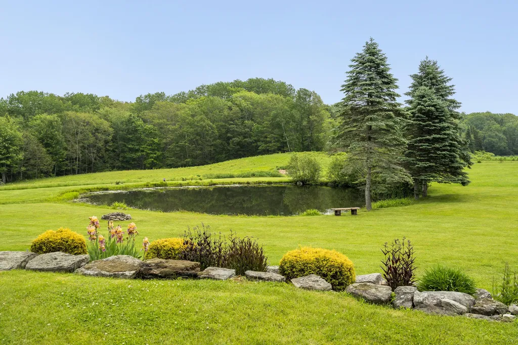 29 Town Hall Road Edgecomb ME 04556