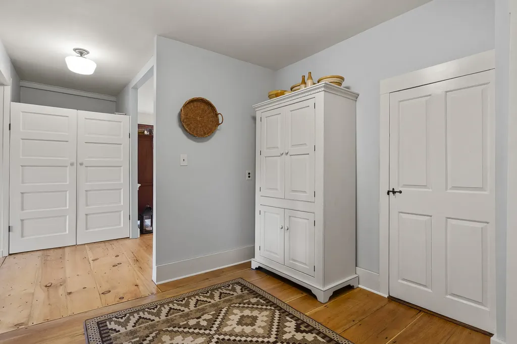 29 Town Hall Road Edgecomb ME 04556