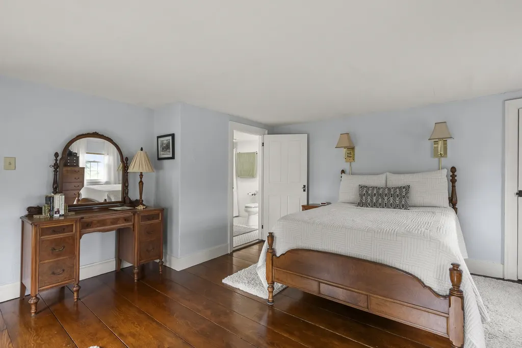 29 Town Hall Road Edgecomb ME 04556