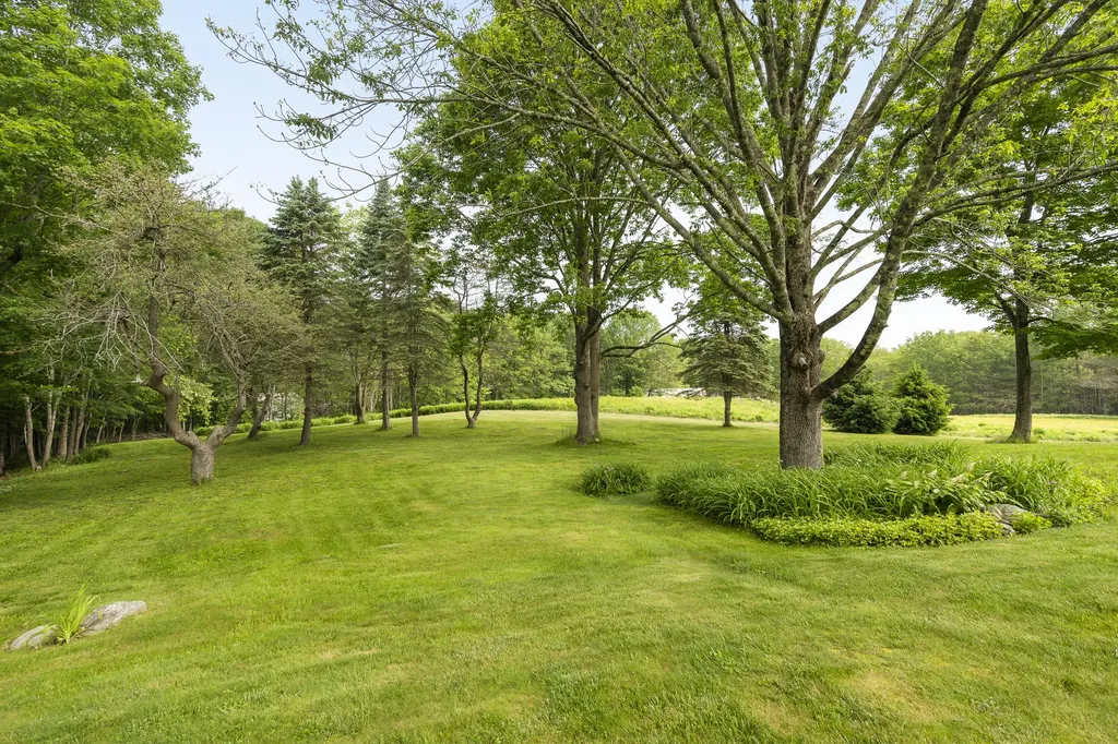 29 Town Hall Road Edgecomb ME 04556