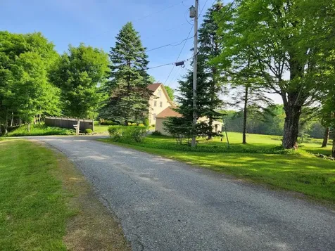 29 Town Hall Road Edgecomb ME 04556