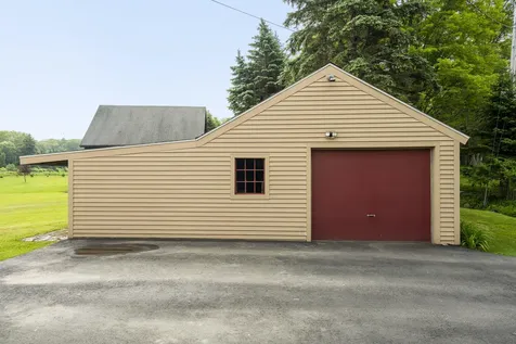 29 Town Hall Road Edgecomb ME 04556