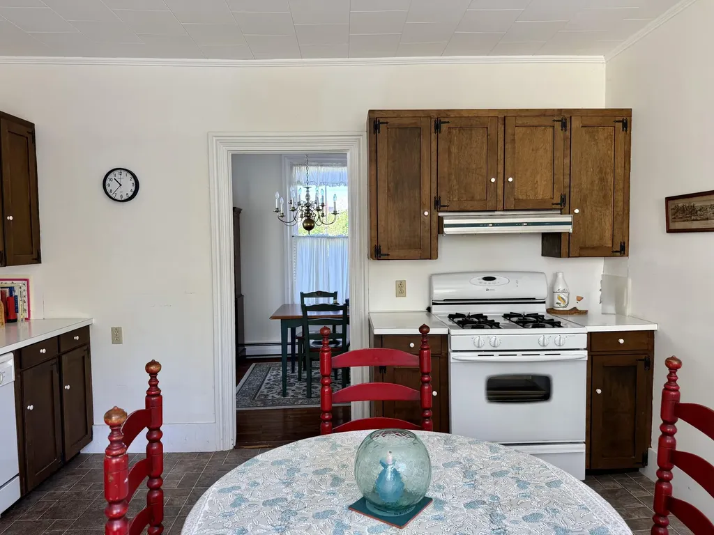 16 Brighton Avenue Vinalhaven ME 04863