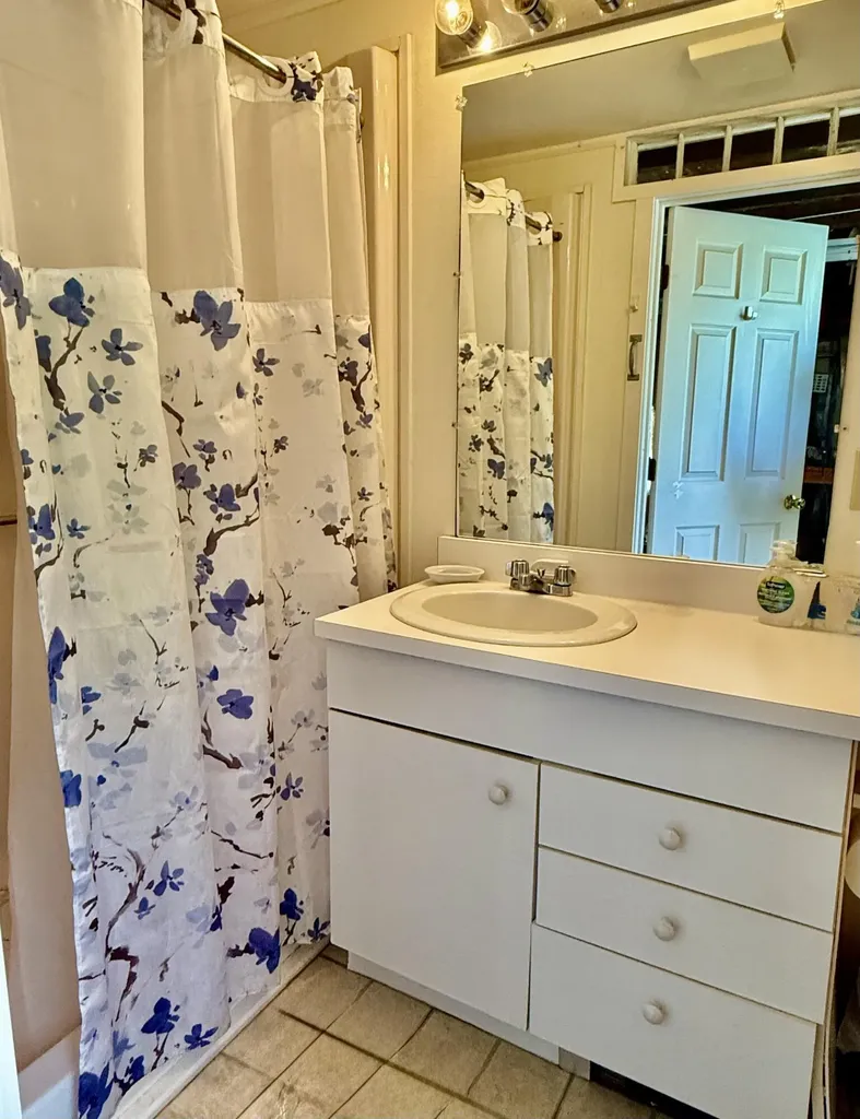 16 Brighton Avenue Vinalhaven ME 04863