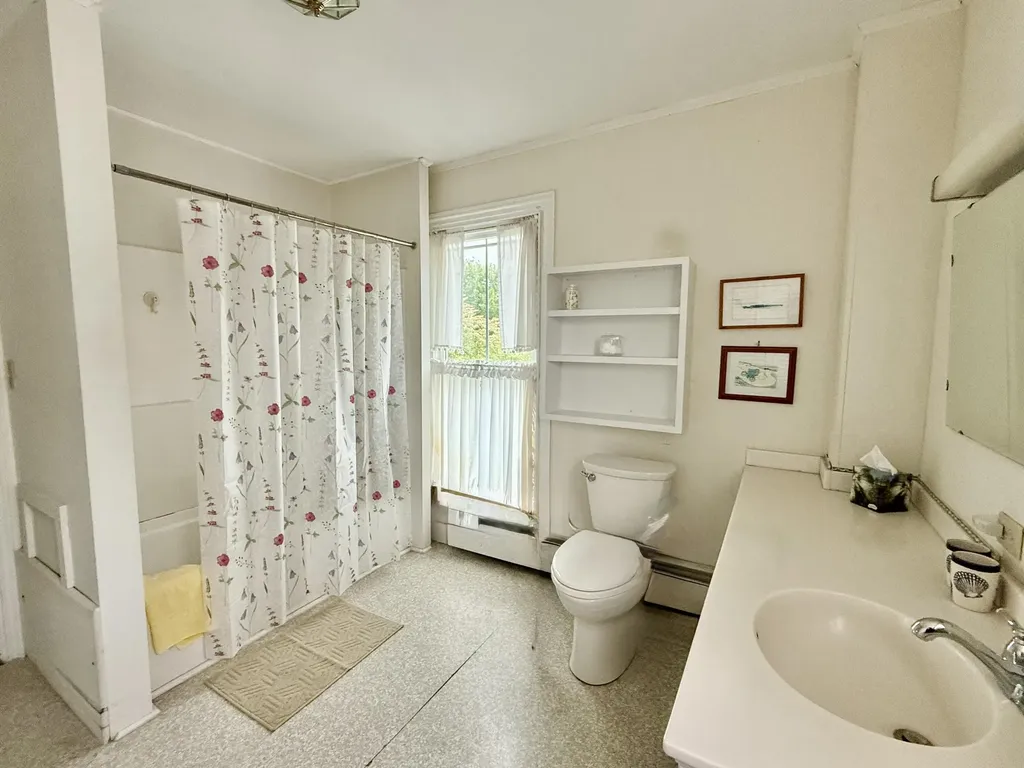 16 Brighton Avenue Vinalhaven ME 04863