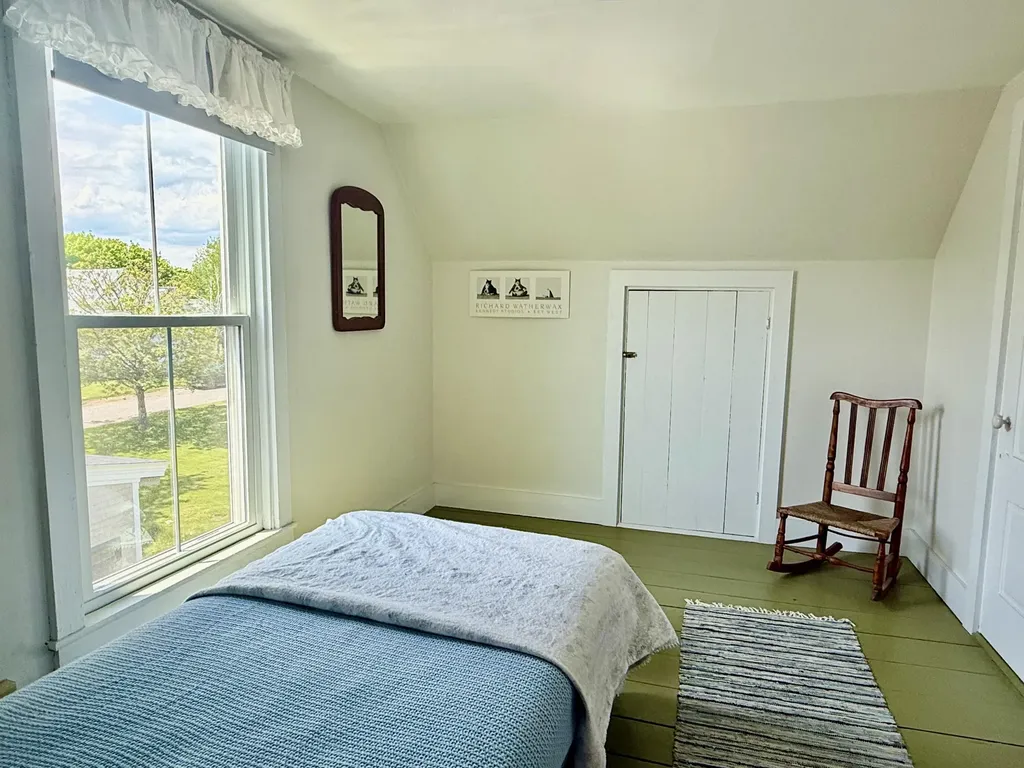 16 Brighton Avenue Vinalhaven ME 04863