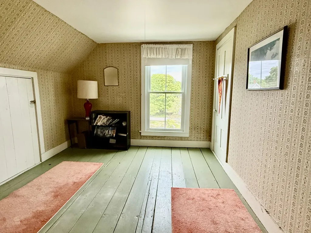 16 Brighton Avenue Vinalhaven ME 04863