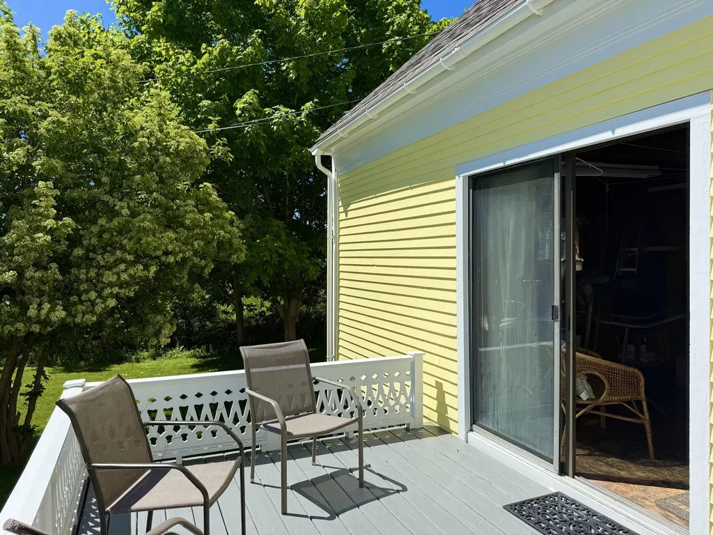 16 Brighton Avenue Vinalhaven ME 04863