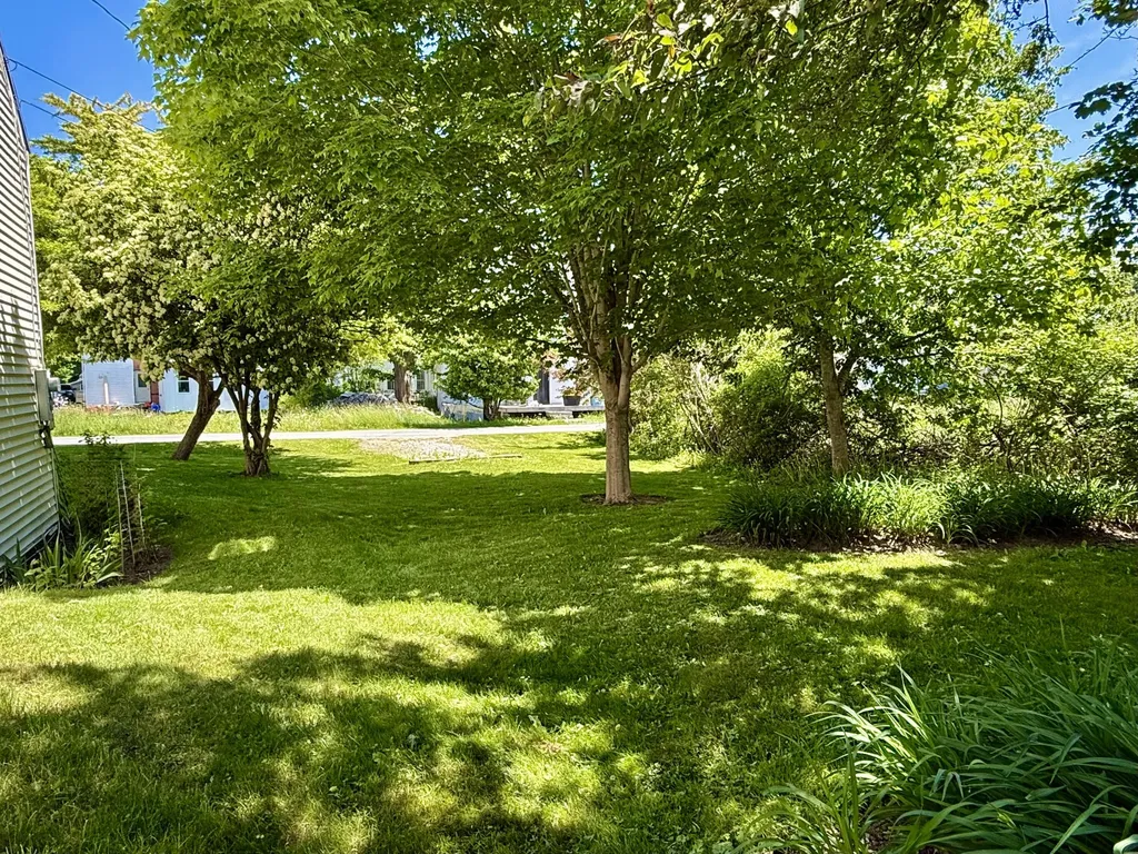 16 Brighton Avenue Vinalhaven ME 04863