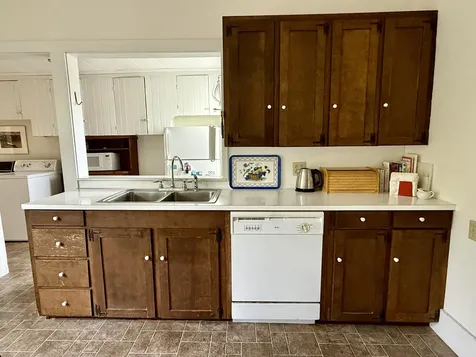 16 Brighton Avenue Vinalhaven ME 04863