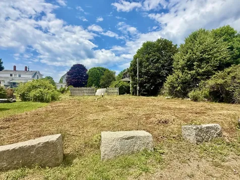 16 Brighton Avenue Vinalhaven ME 04863