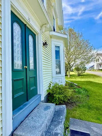 16 Brighton Avenue Vinalhaven ME 04863