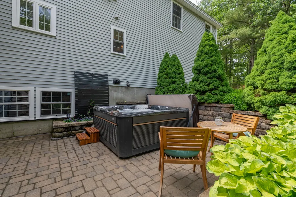 20 Acorn Ridge Road Freeport ME 04032
