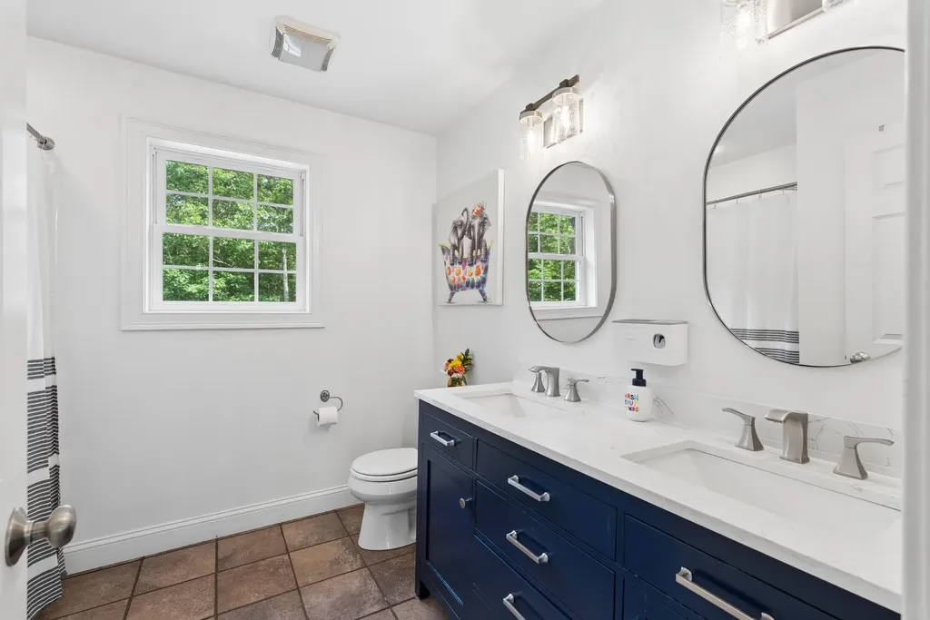 20 Acorn Ridge Road Freeport ME 04032