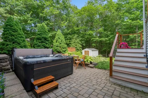20 Acorn Ridge Road Freeport ME 04032