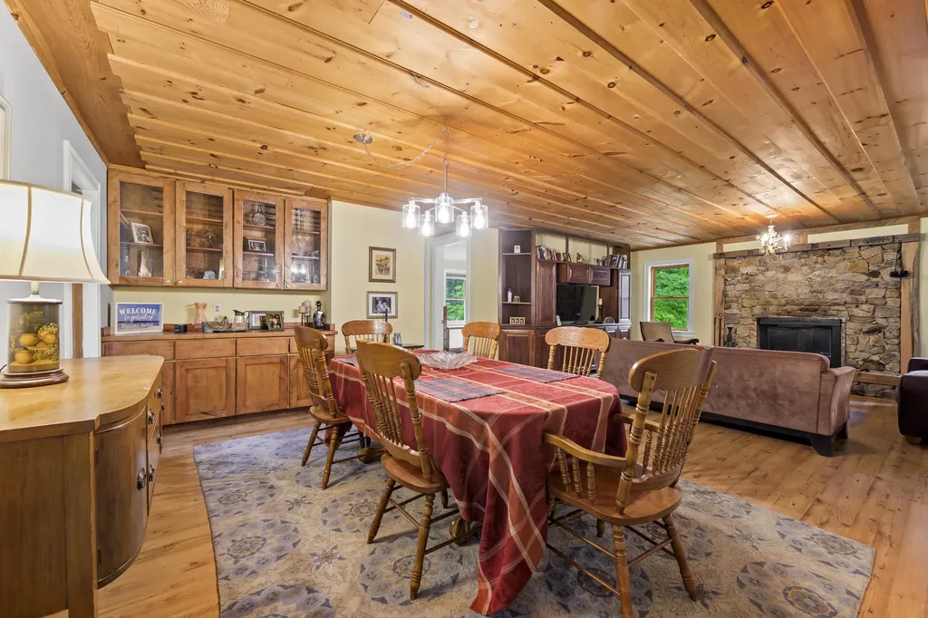 33 Neighba Lane Boothbay ME 04537