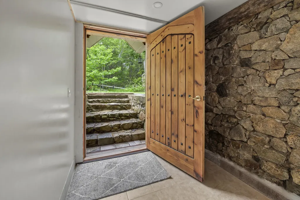 33 Neighba Lane Boothbay ME 04537