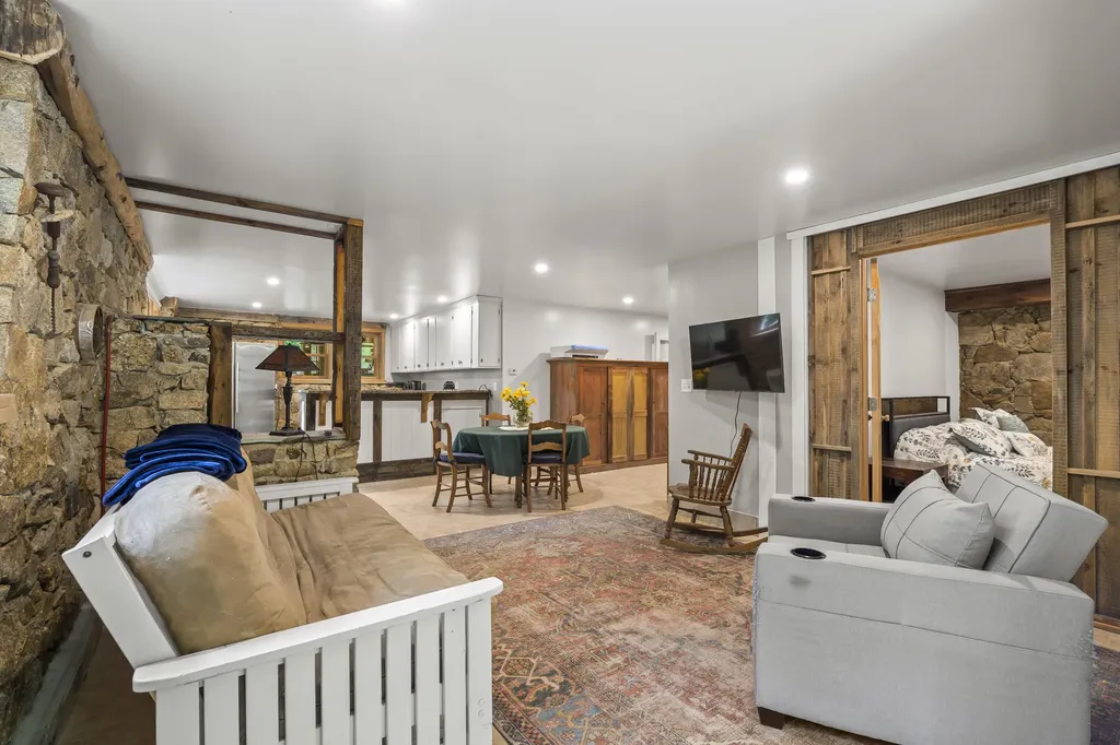 33 Neighba Lane Boothbay ME 04537