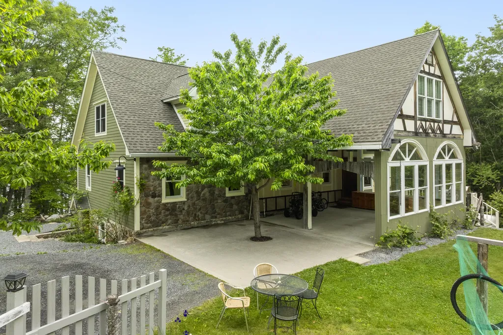 33 Neighba Lane Boothbay ME 04537
