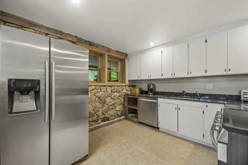 33 Neighba Lane Boothbay ME 04537