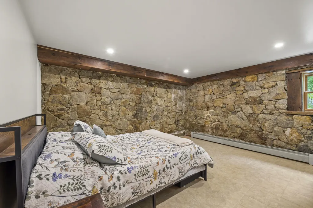 33 Neighba Lane Boothbay ME 04537