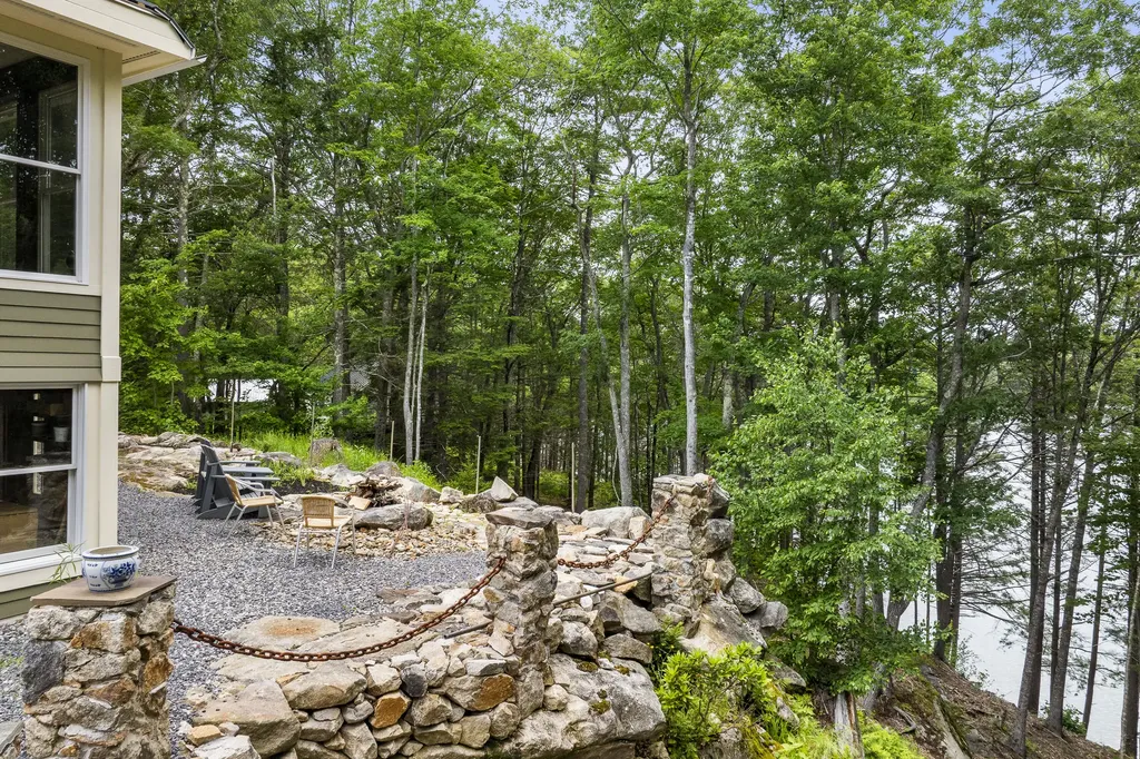 33 Neighba Lane Boothbay ME 04537