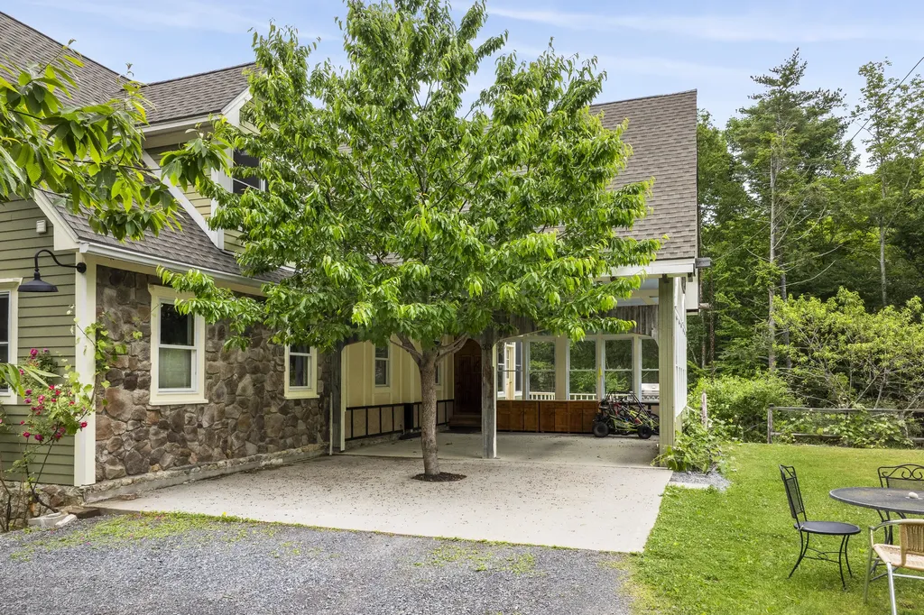 33 Neighba Lane Boothbay ME 04537