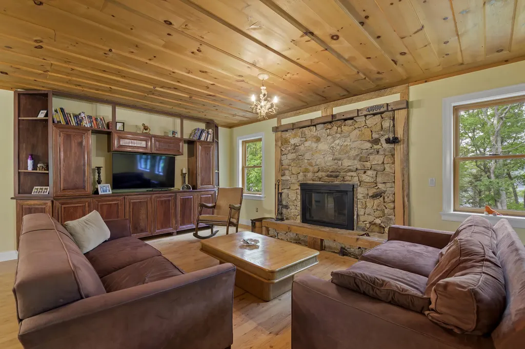 33 Neighba Lane Boothbay ME 04537