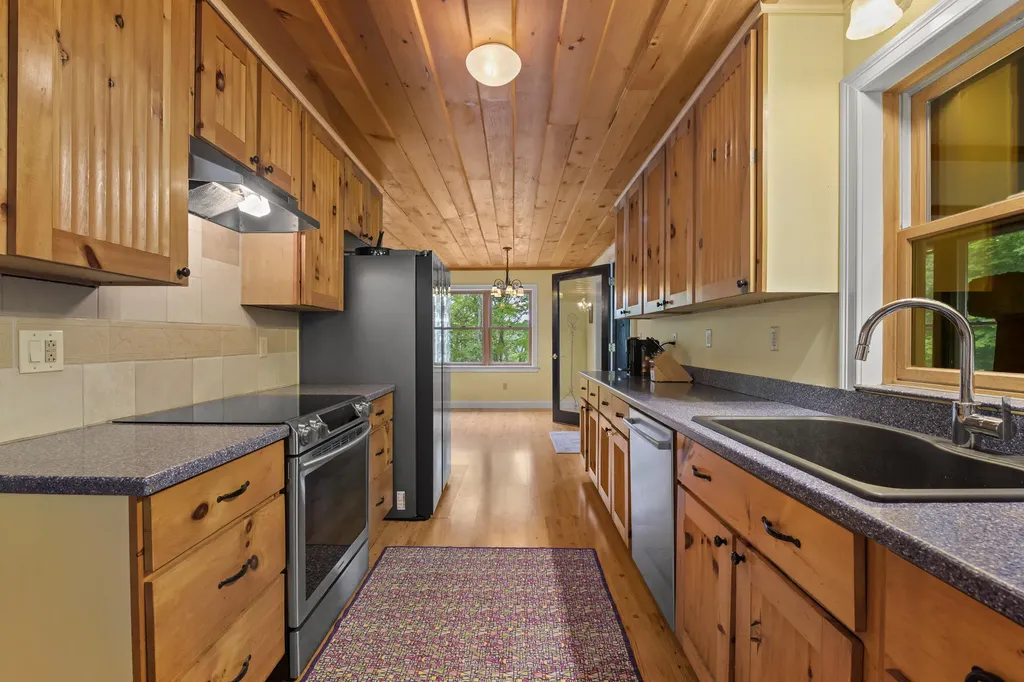 33 Neighba Lane Boothbay ME 04537