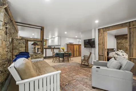33 Neighba Lane Boothbay ME 04537