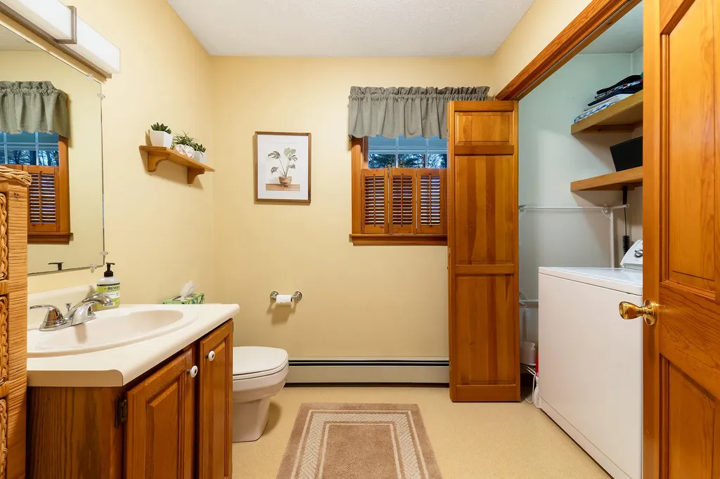 137 Cedarwood Road Auburn ME 04210