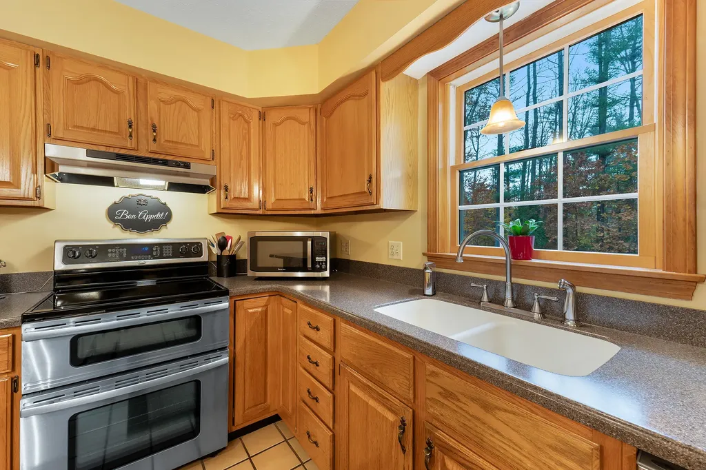 137 Cedarwood Road Auburn ME 04210