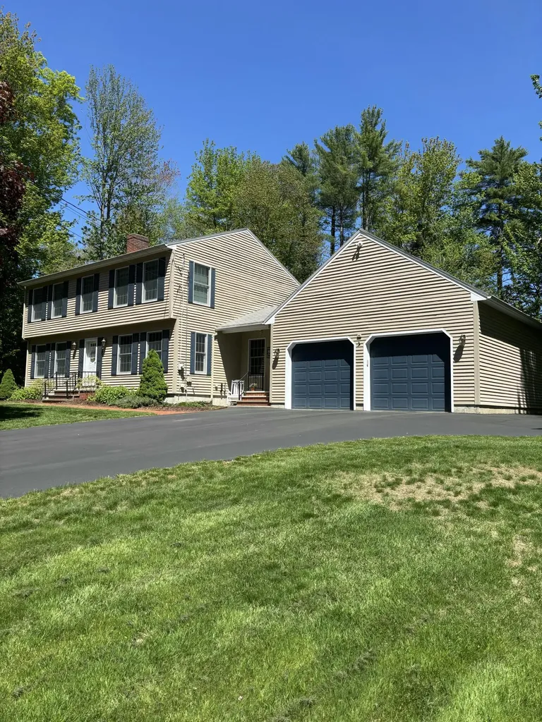 137 Cedarwood Road Auburn ME 04210