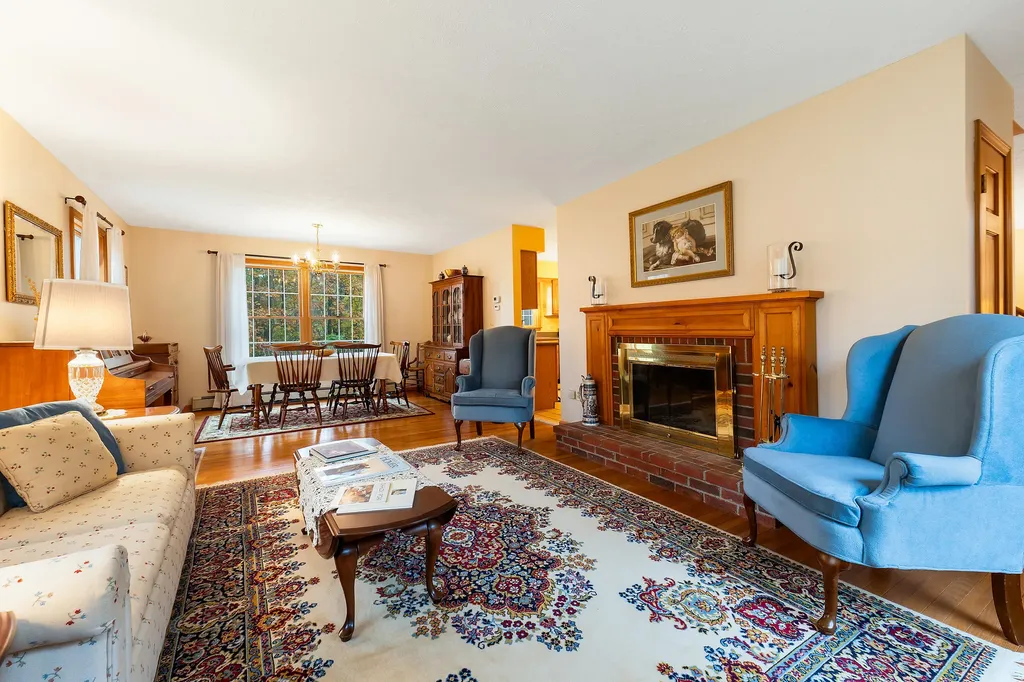 137 Cedarwood Road Auburn ME 04210