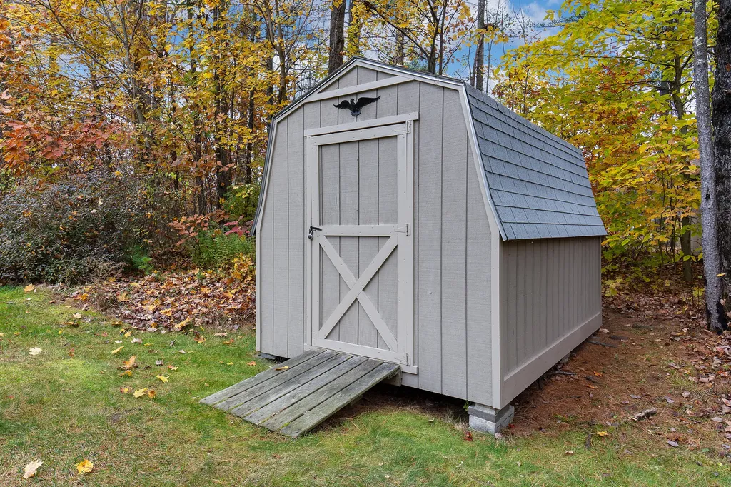137 Cedarwood Road Auburn ME 04210