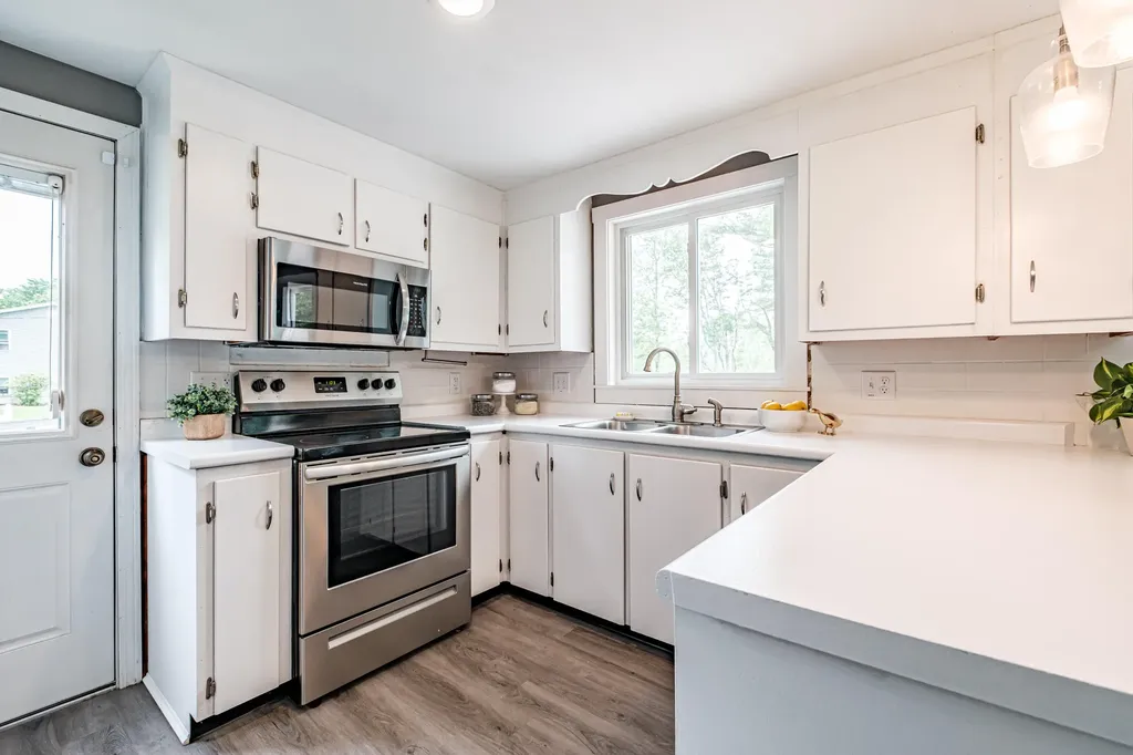 21 Libby Drive Buxton ME 04093