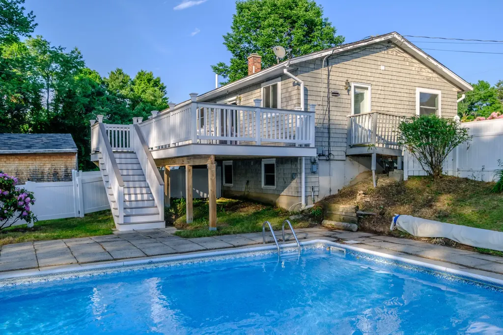21 Libby Drive Buxton ME 04093