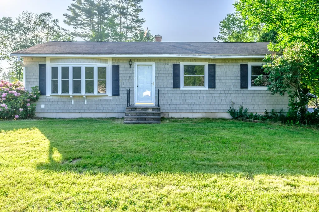 21 Libby Drive Buxton ME 04093