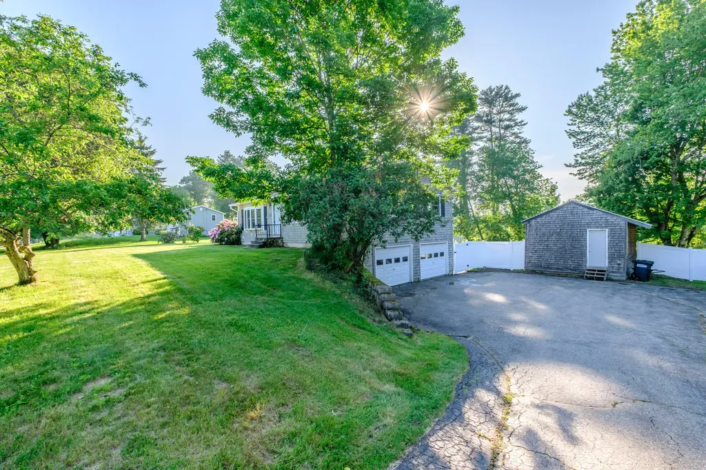 21 Libby Drive Buxton ME 04093