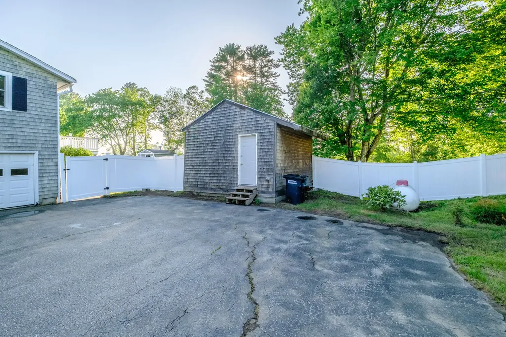 21 Libby Drive Buxton ME 04093