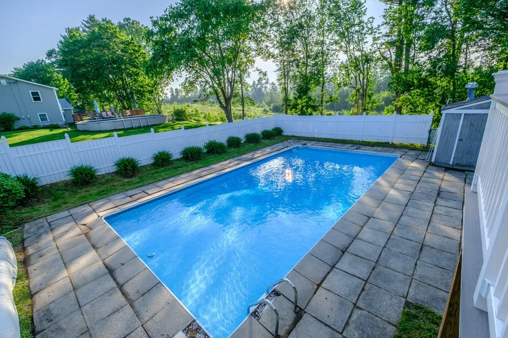 21 Libby Drive Buxton ME 04093