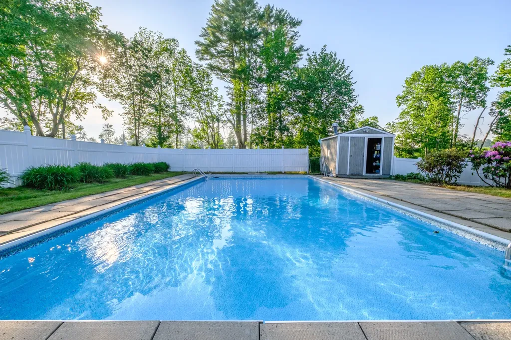 21 Libby Drive Buxton ME 04093