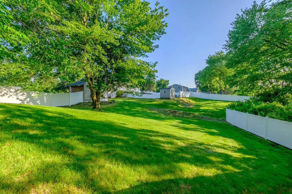21 Libby Drive Buxton ME 04093