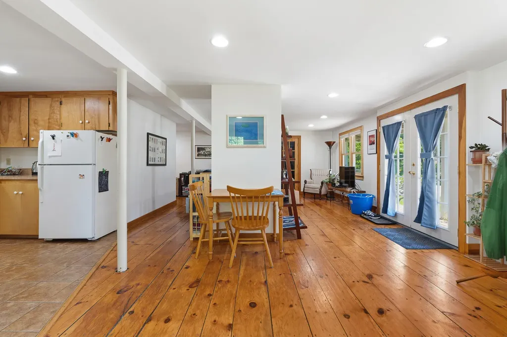 7 Cross Road Edgecomb ME 04556
