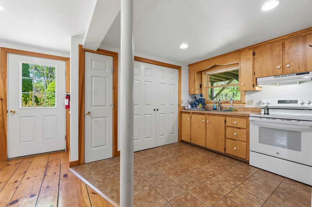 7 Cross Road Edgecomb ME 04556