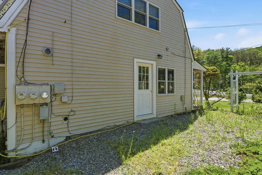 7 Cross Road Edgecomb ME 04556